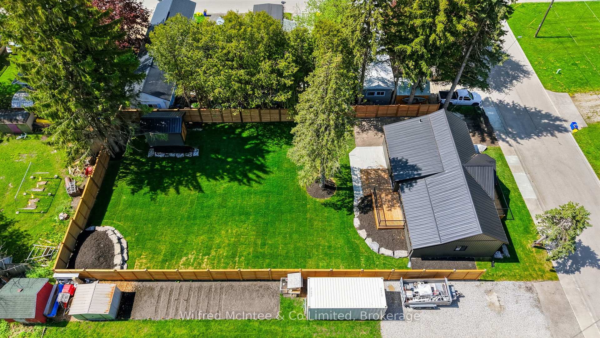 550 Wellington Street, Minto, ON, exterior