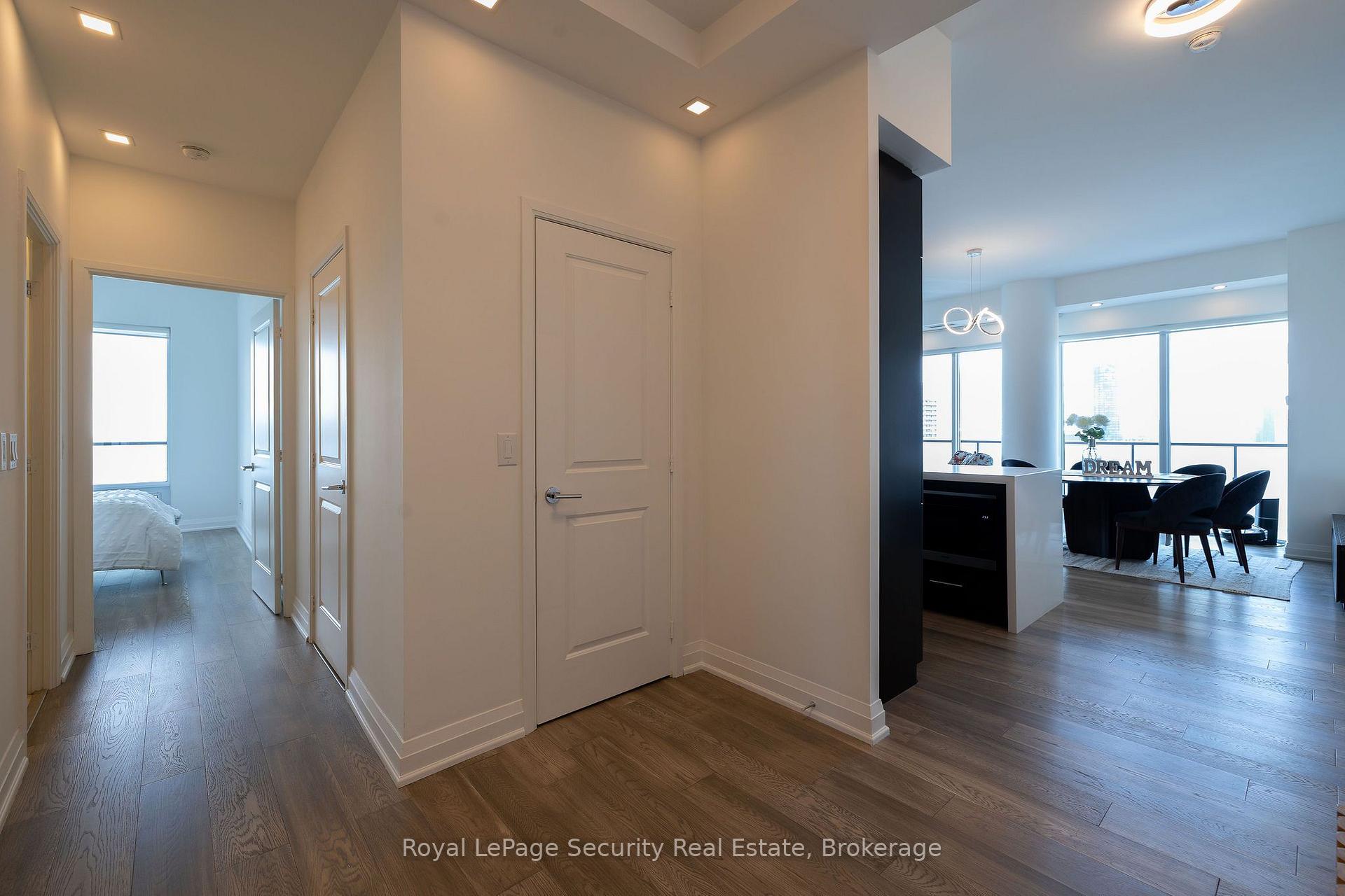5301 - 1080 Bay Street, Toronto C01, ON, exterior