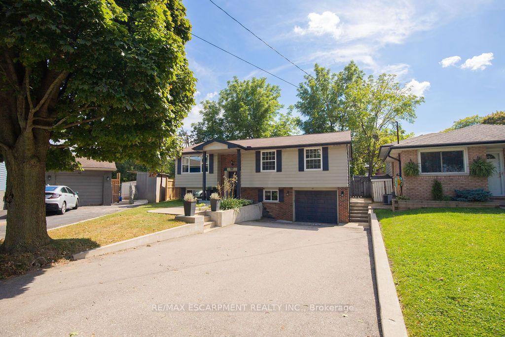 57 Valery Court, Hamilton, ON, exterior