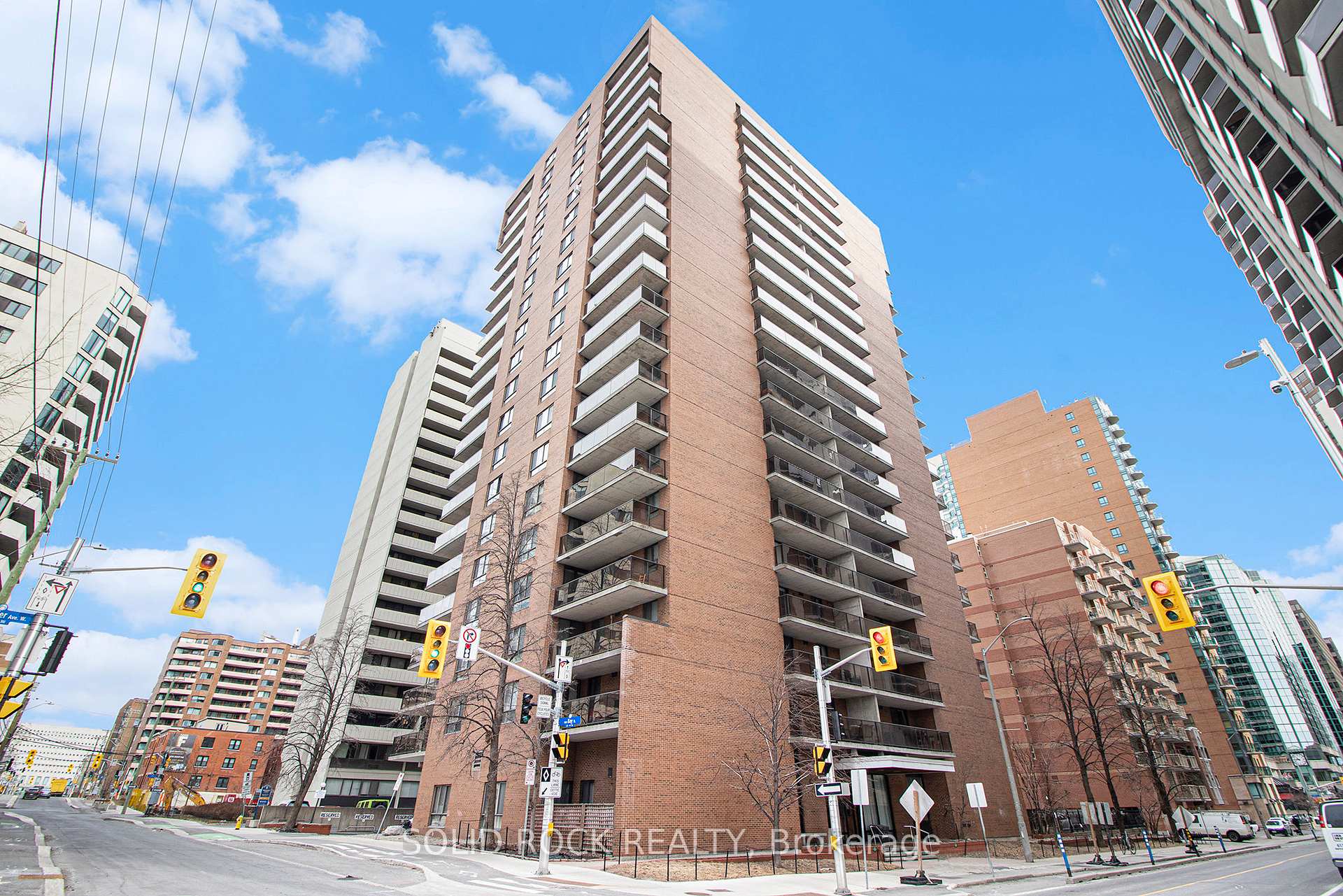 1204 - 475 Laurier Avenue W, Ottawa Centre, ON, exterior