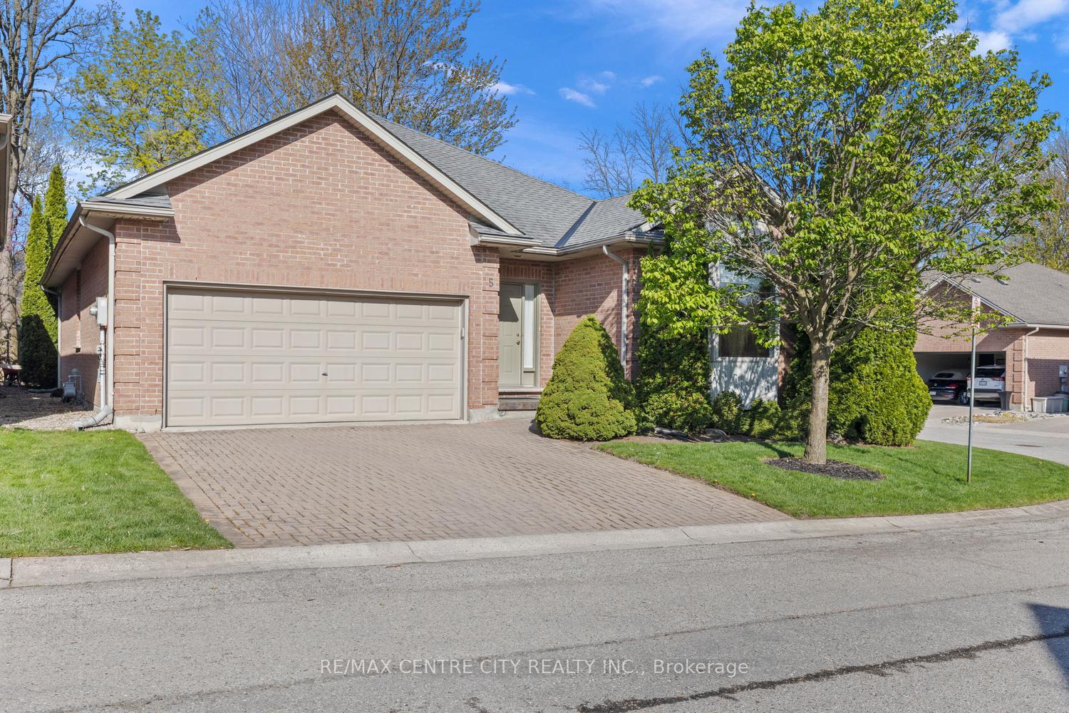 5 - 448 Commissioners Road E, London South, ON, exterior
