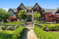 2 Beau Court, Aurora, ON, exterior
