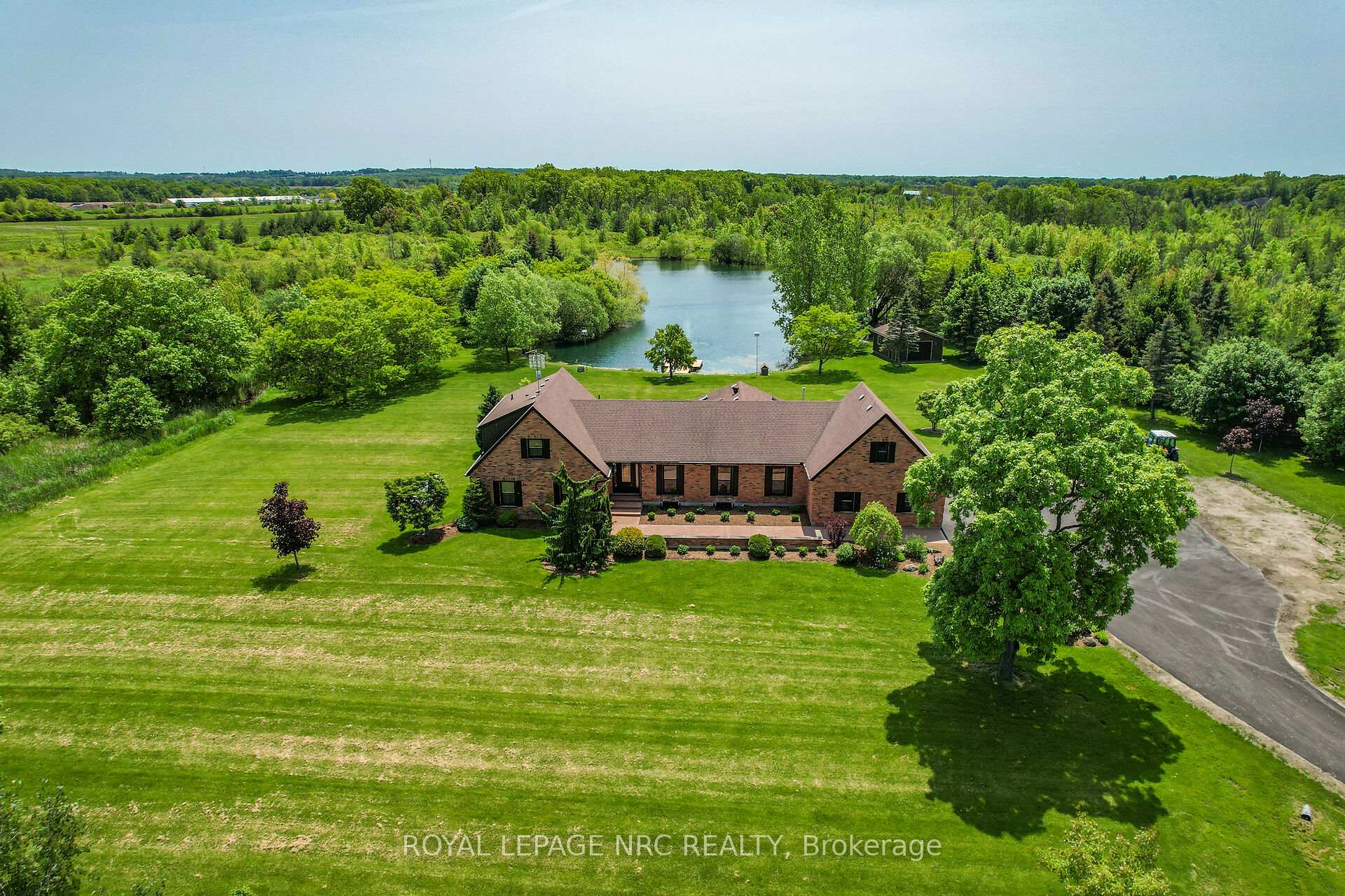 2021 Victoria Avenue, Pelham, ON, exterior