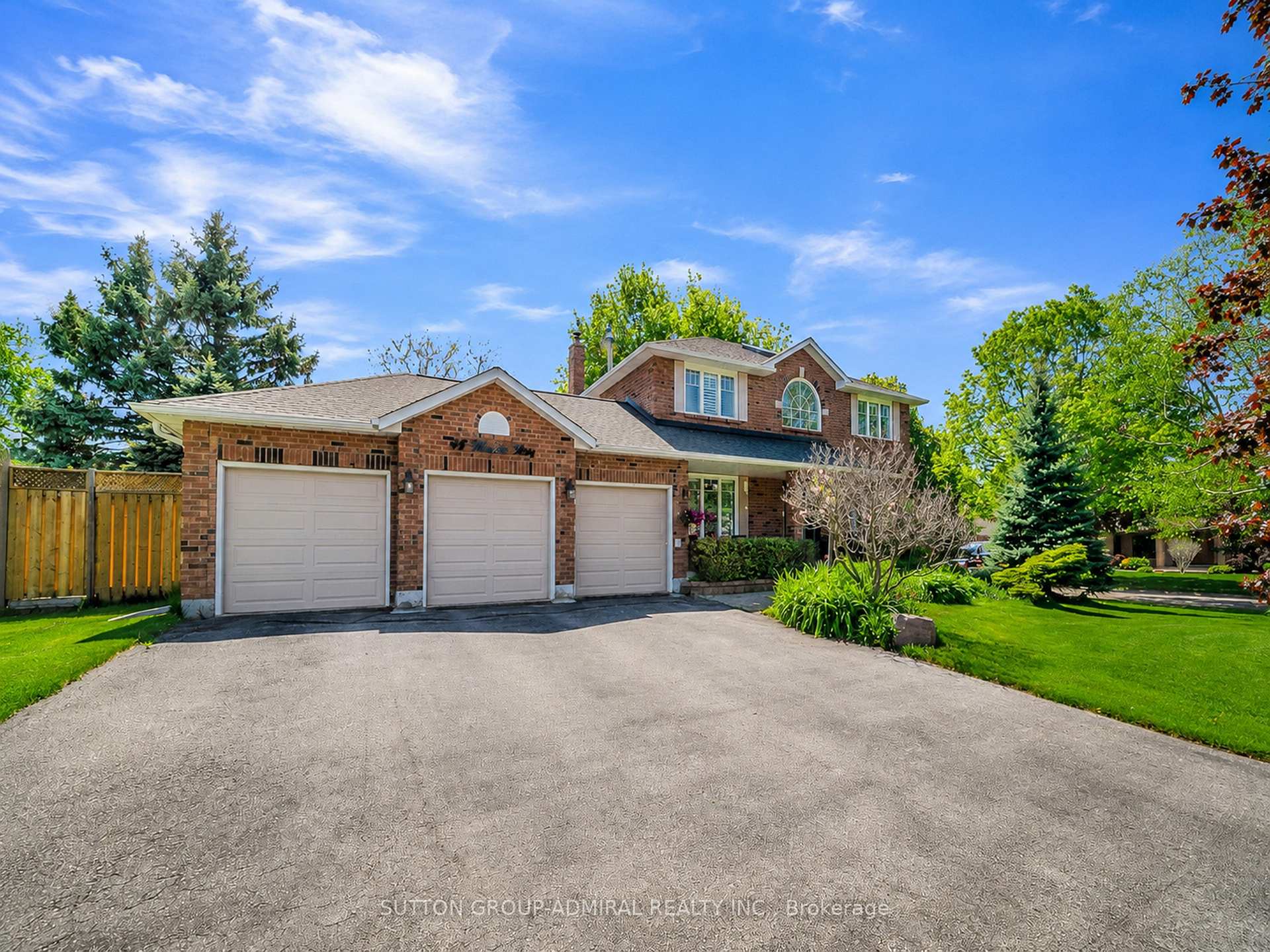 48 Maple Way, East Gwillimbury, ON, exterior