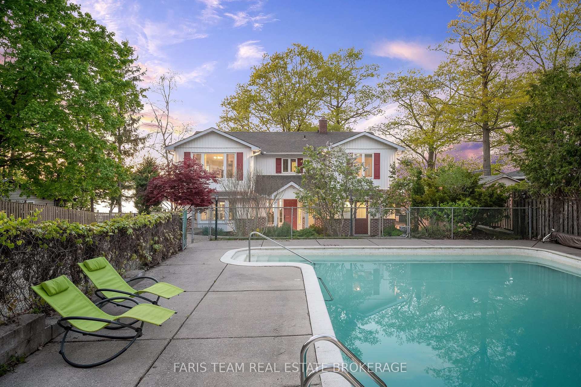 10 White Oaks Road, Barrie, ON, exterior
