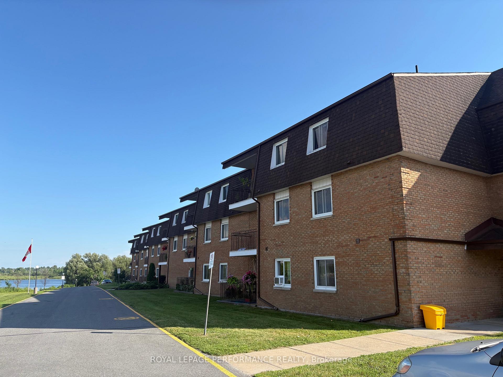 209 - 220 Kenyon Street W, North Glengarry, ON, exterior