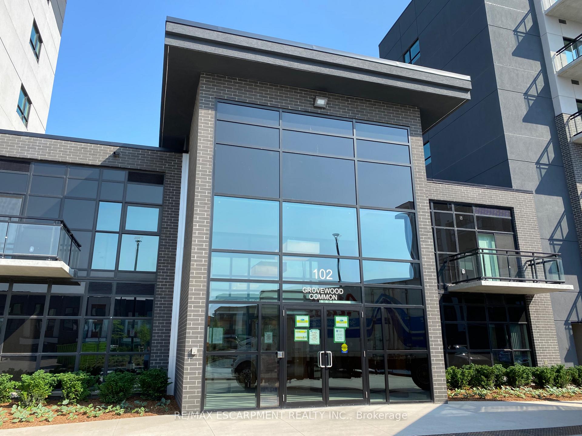 425 - 102 Grovewood Common, Oakville, ON, exterior