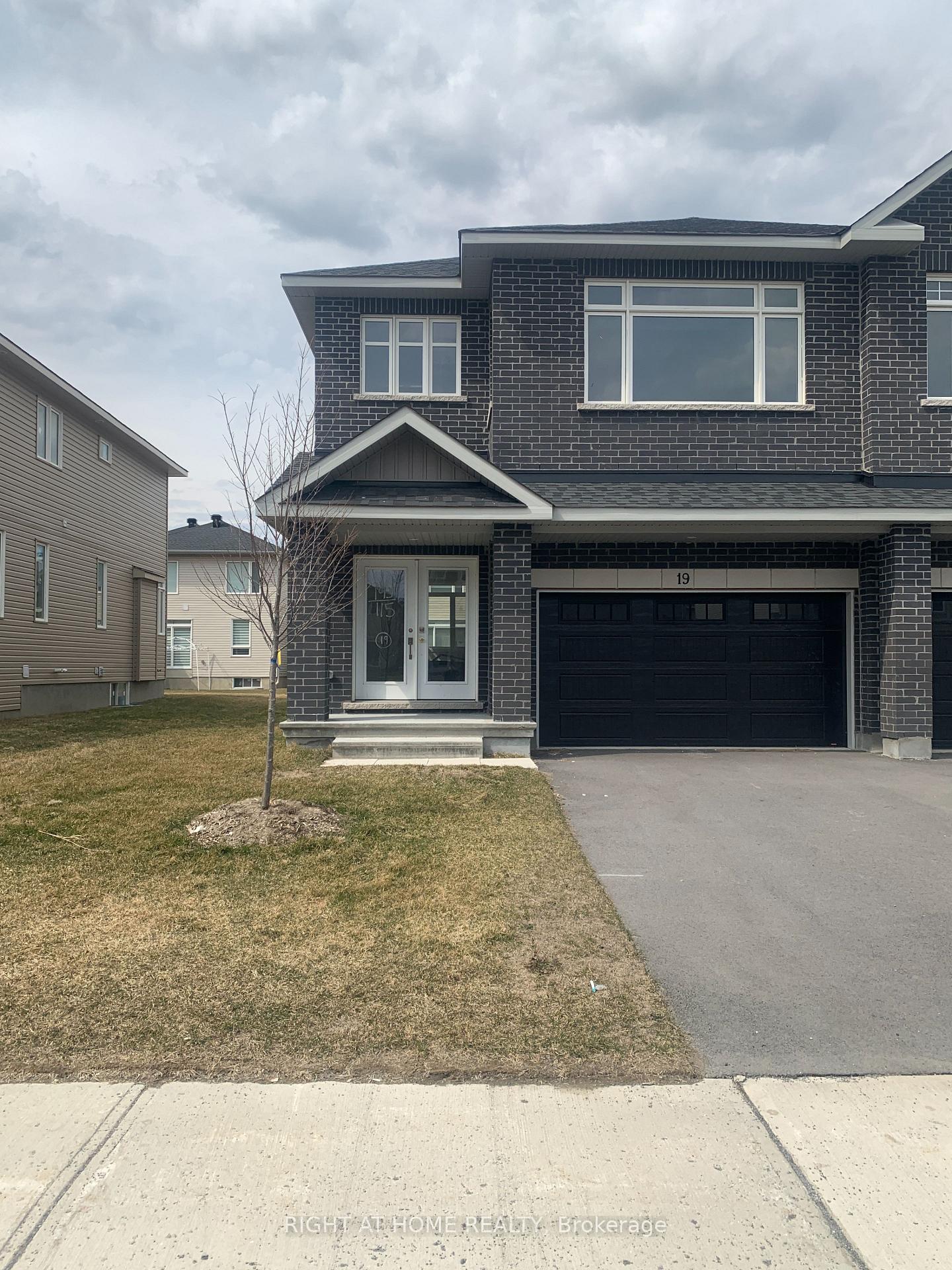 19 Wylie Way, Carleton Place, ON, exterior