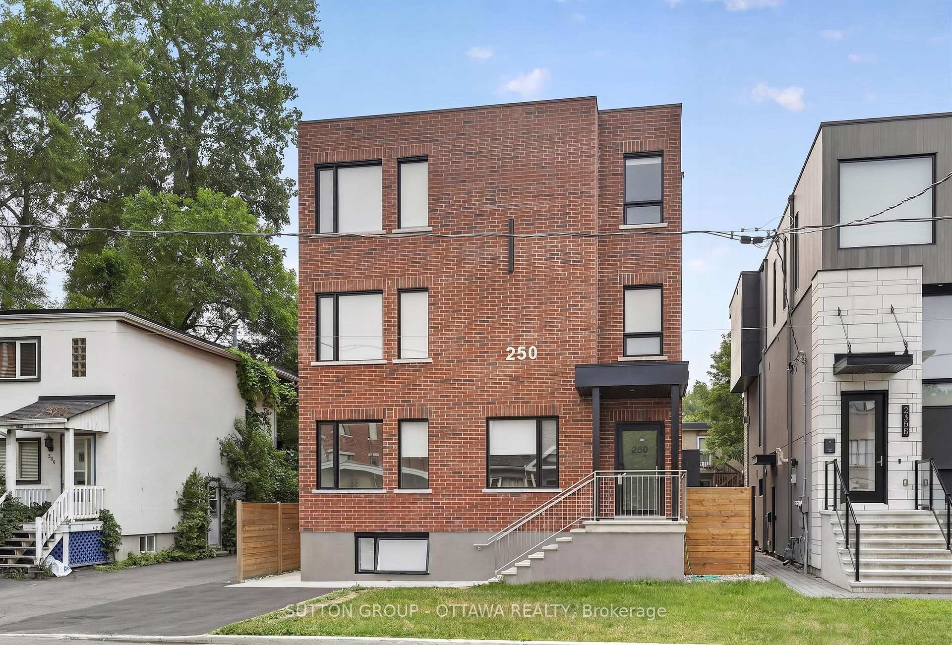 5 - 250 Ferland Street, Vanier and Kingsview Park, ON, exterior