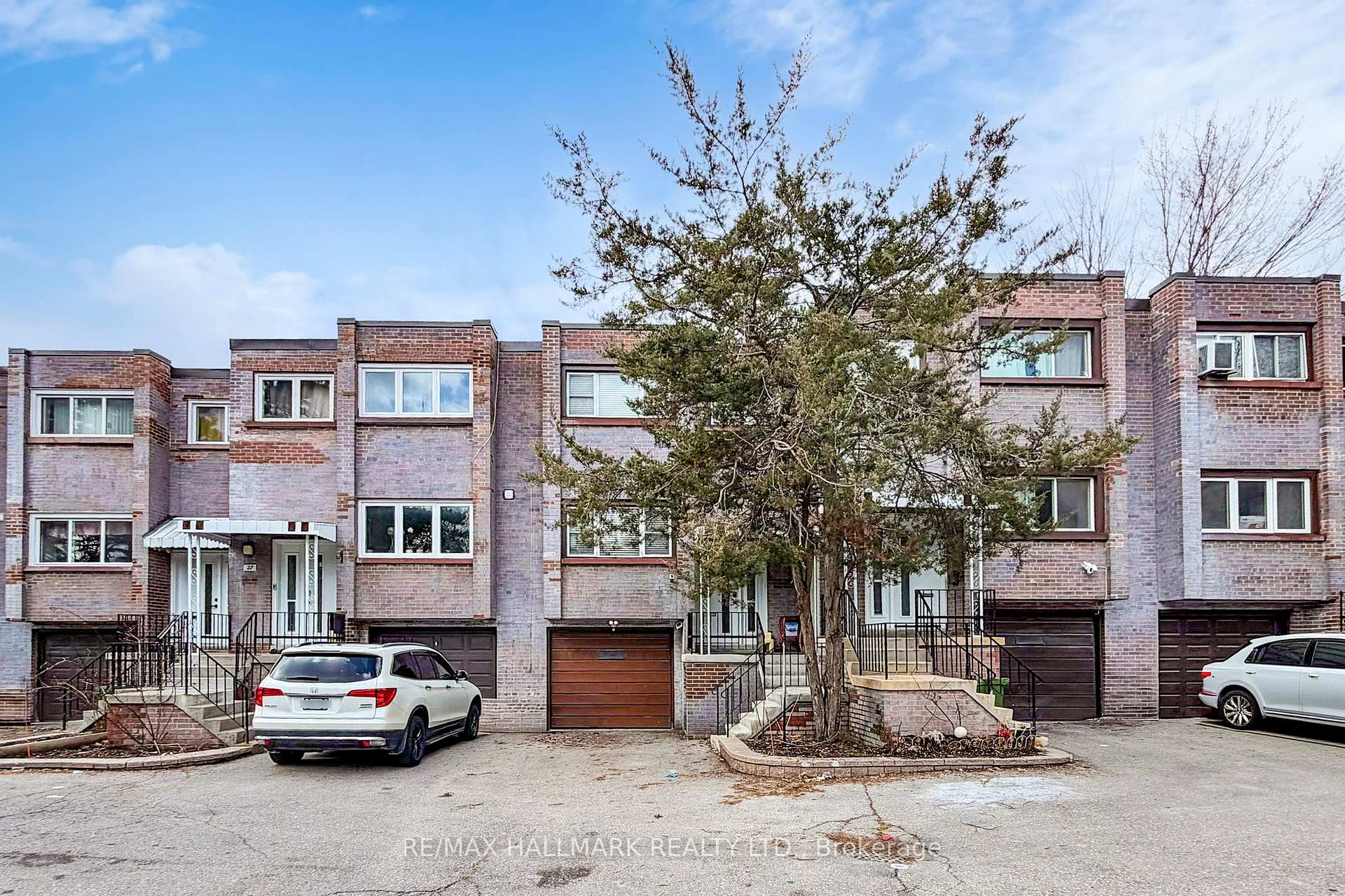 Address withheld, Toronto C07, ON, exterior