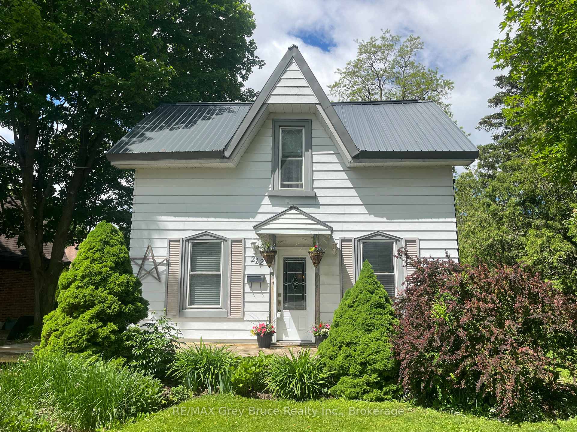 212 Yonge Street S, Arran-Elderslie, ON, exterior