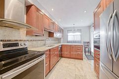114 Courtlands Drive, Toronto E11, ON, exterior