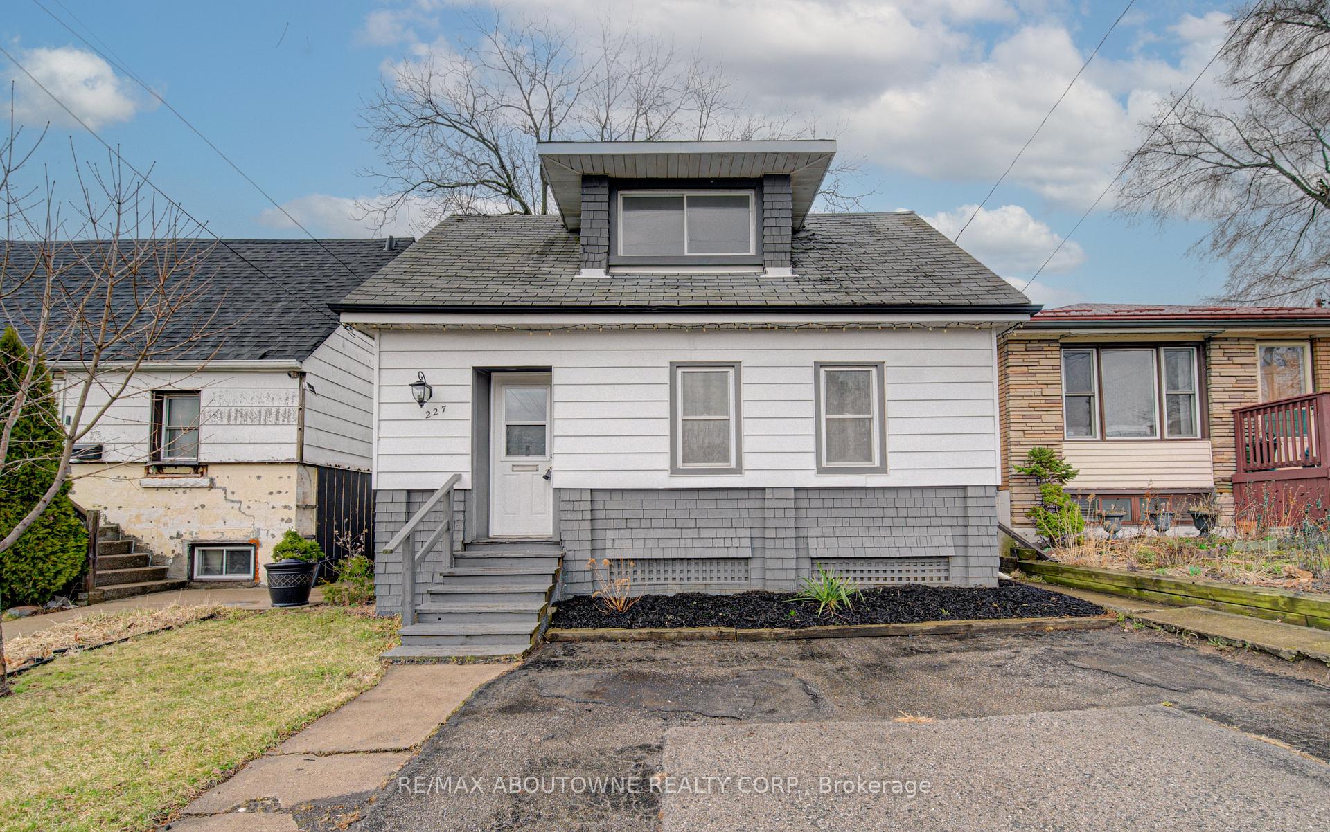 227 East 23rd Street, Hamilton, ON, exterior