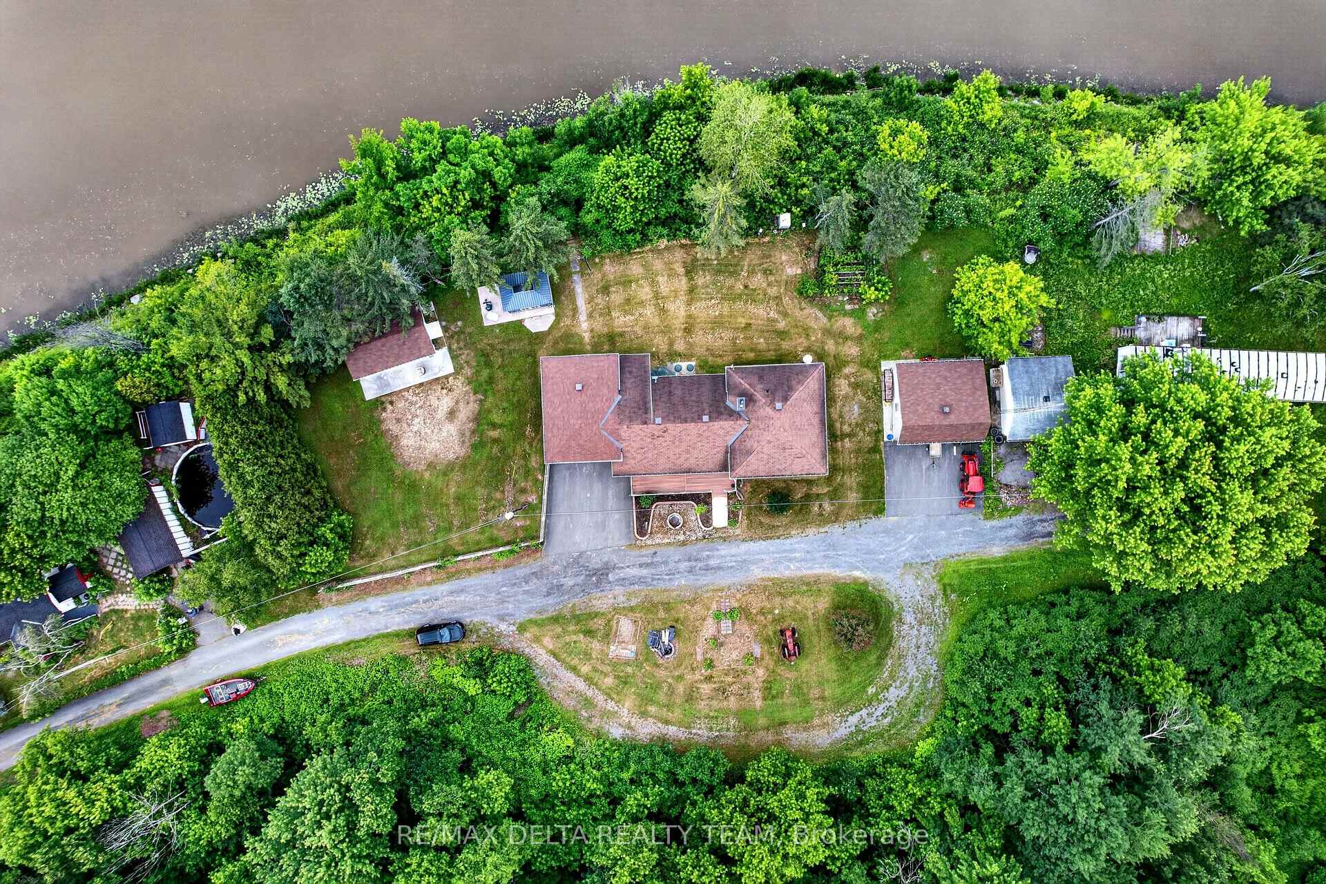 1821 Ch Bercier Road, Alfred and Plantagenet, ON, exterior