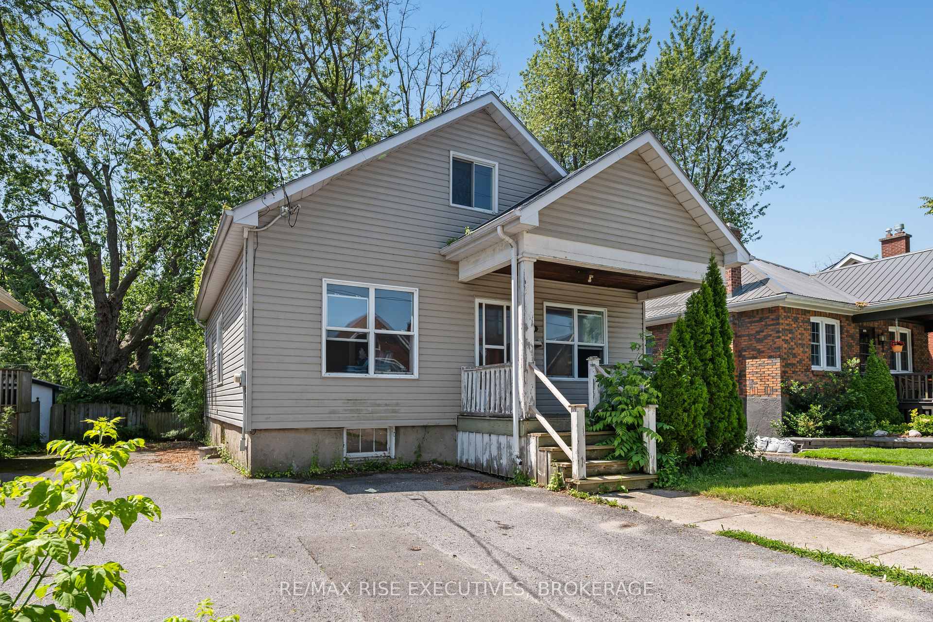 690 Johnson Street, Kingston, ON, exterior