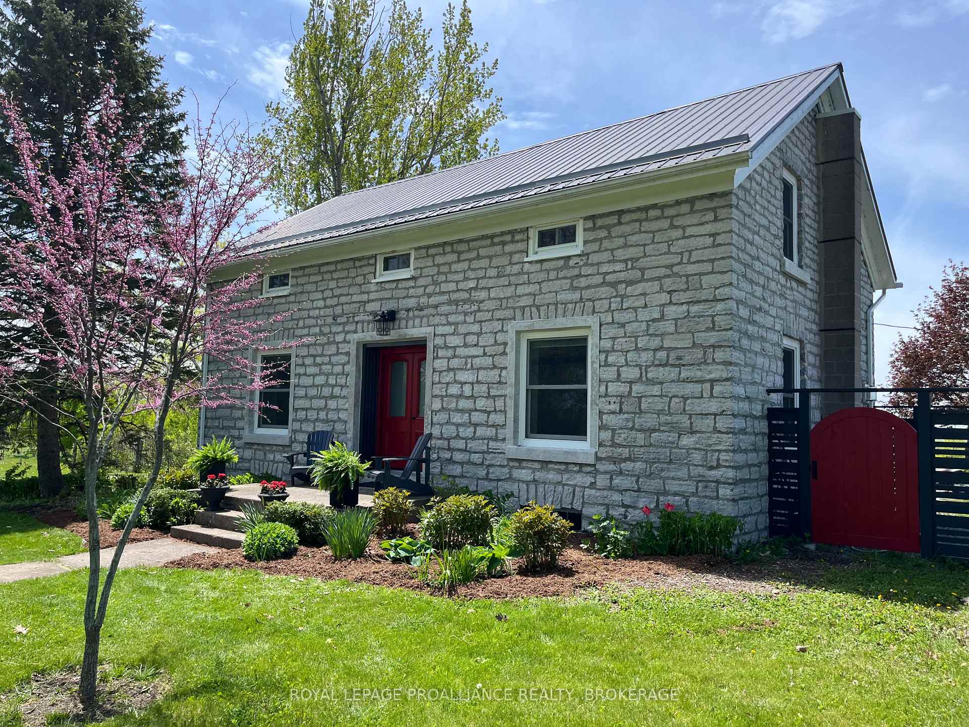 15 14th Line Road, Frontenac Islands, ON, exterior