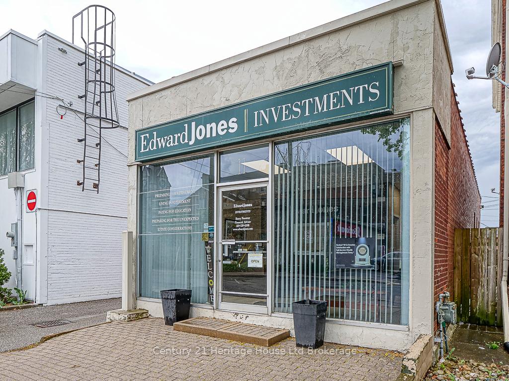 11 Riddell Street, Woodstock, ON, exterior