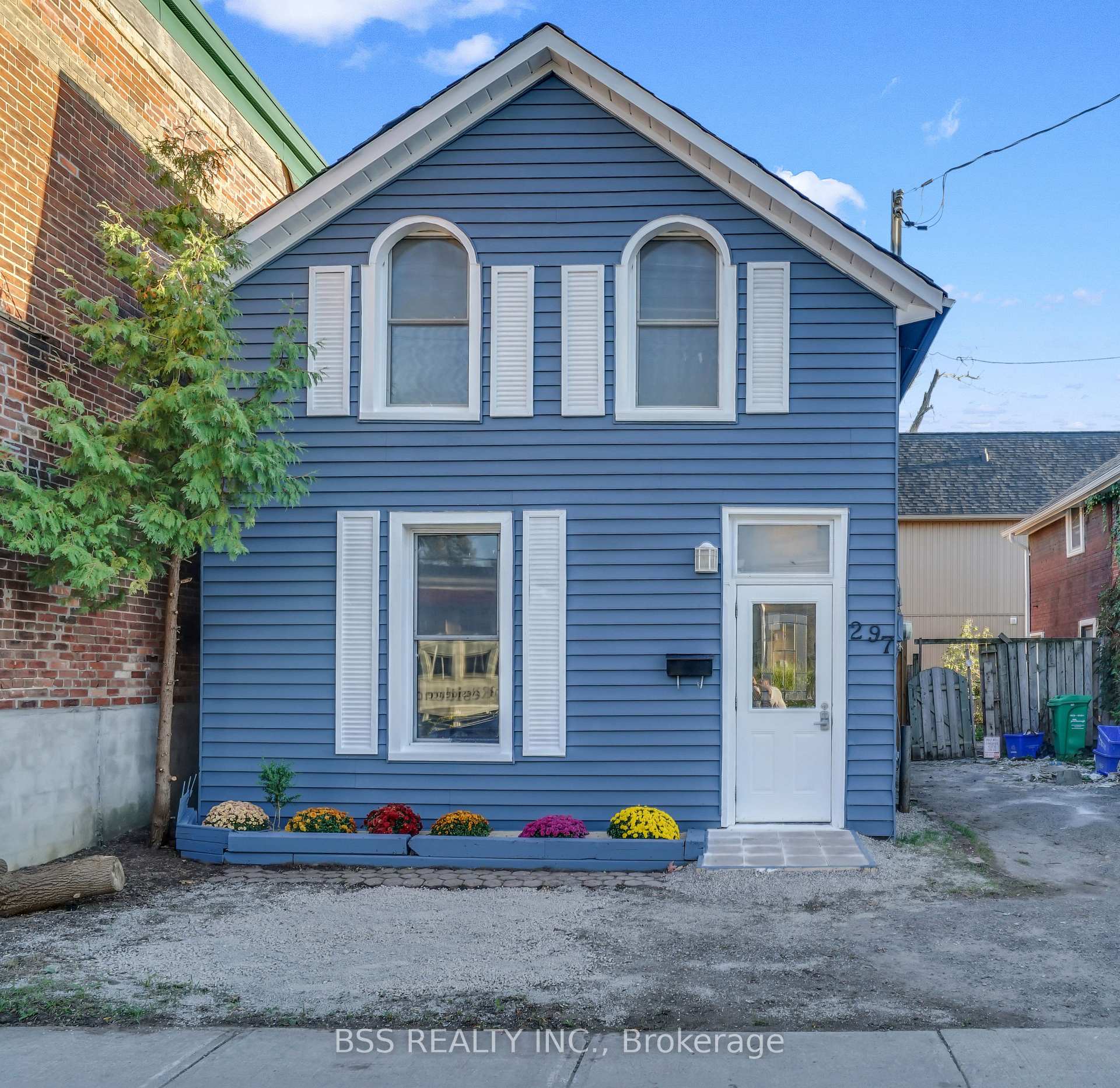 297 Sherbrooke Street, Peterborough, ON, exterior