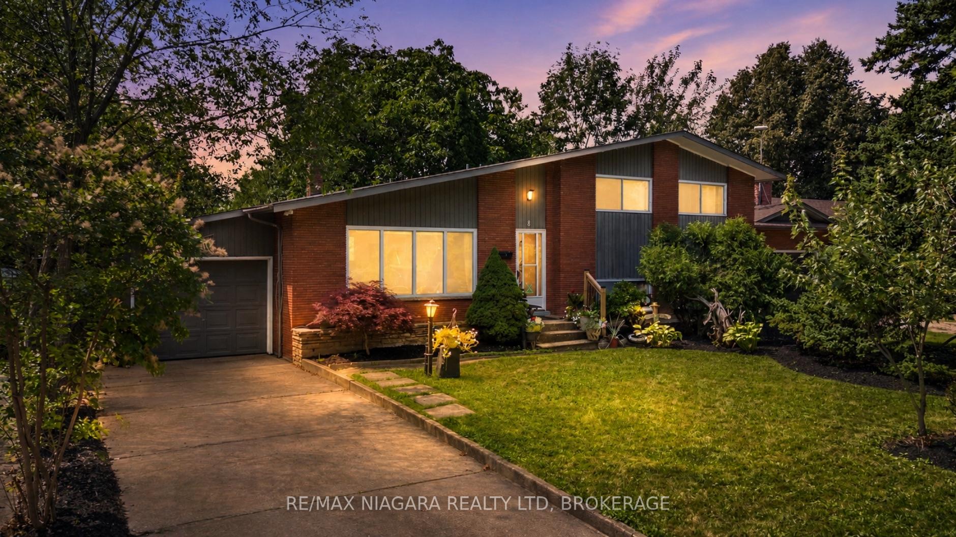 8 Cullen Drive, St. Catharines, ON, exterior