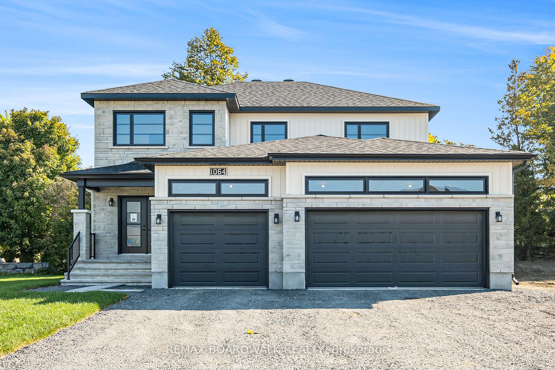 1064 CHABLIS Crescent, Russell, ON, exterior