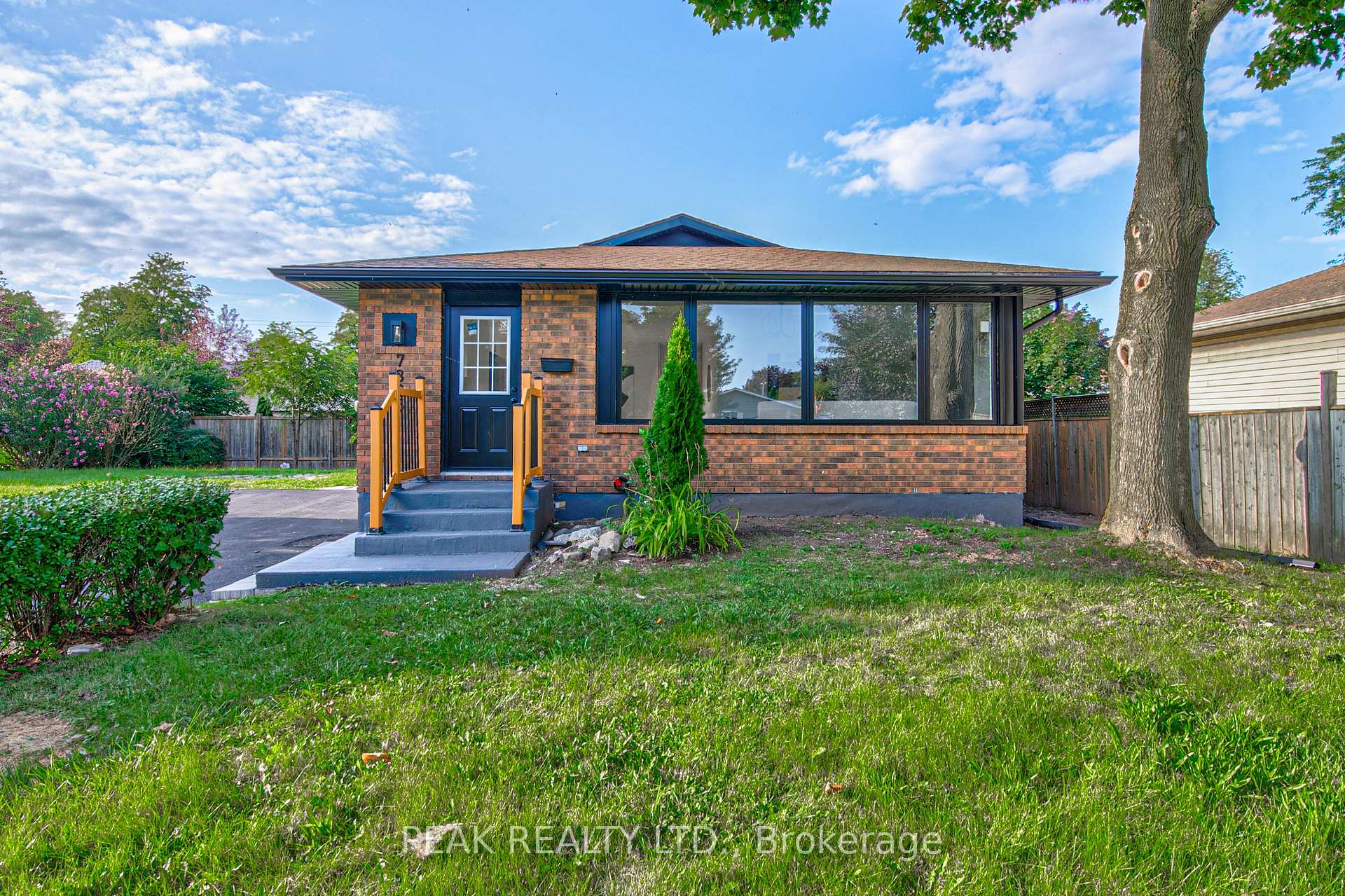 7385 North Dorset Place, Niagara Falls, ON, exterior