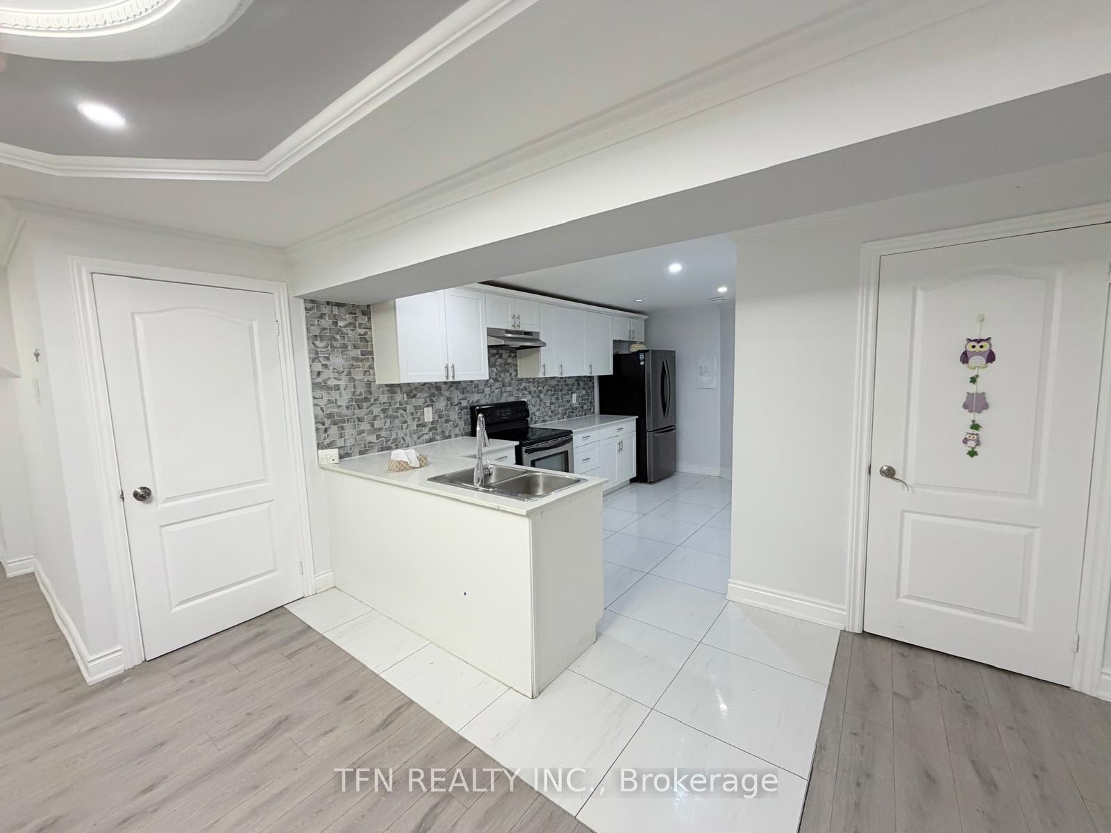 2 Irwin (Basement) Place, Bradford West Gwillimbury, ON, exterior