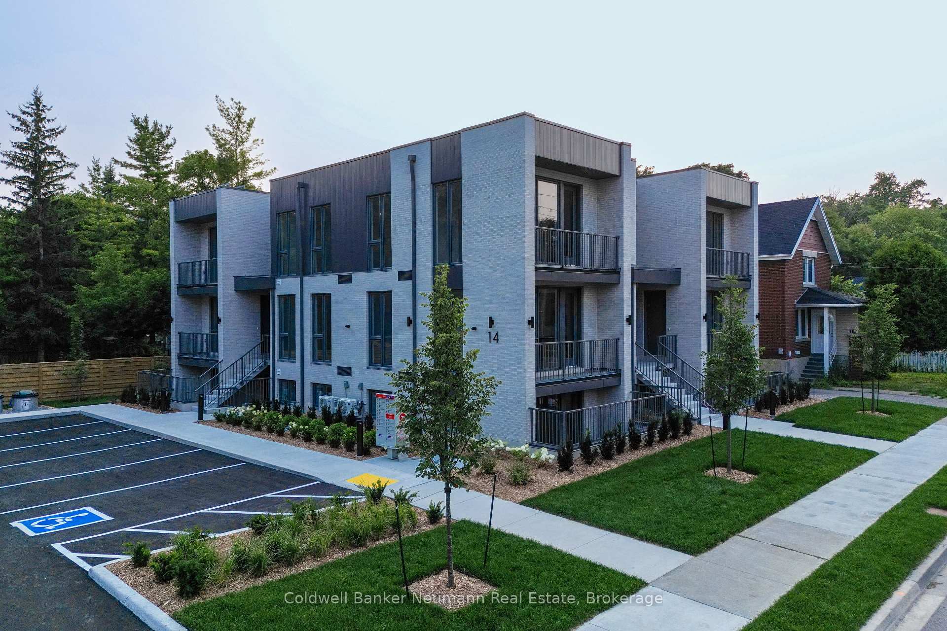 1 - 14 Stevenson Street N, Guelph, ON, exterior