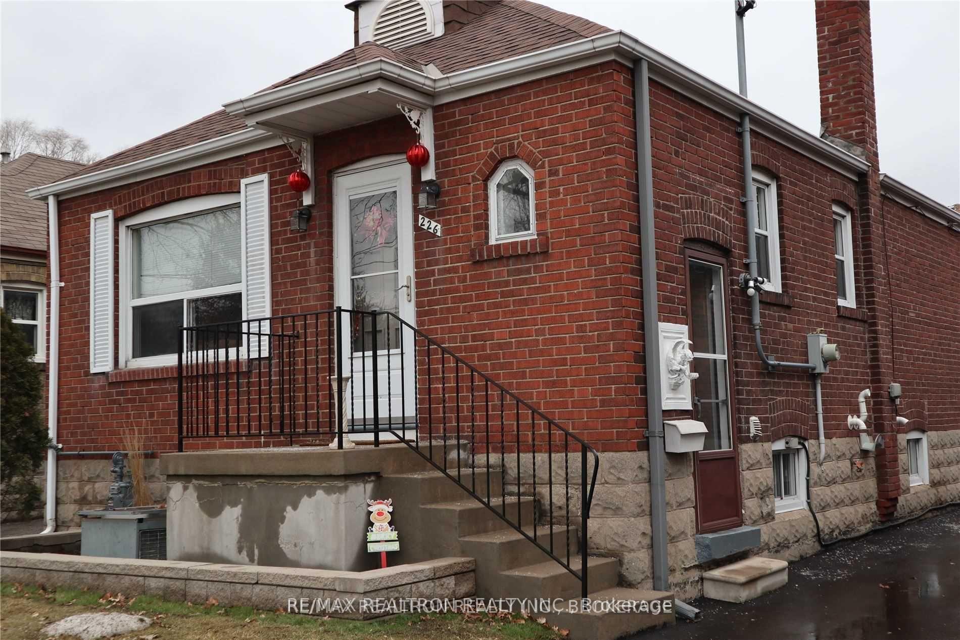226 Church Street, Toronto W04, ON, exterior