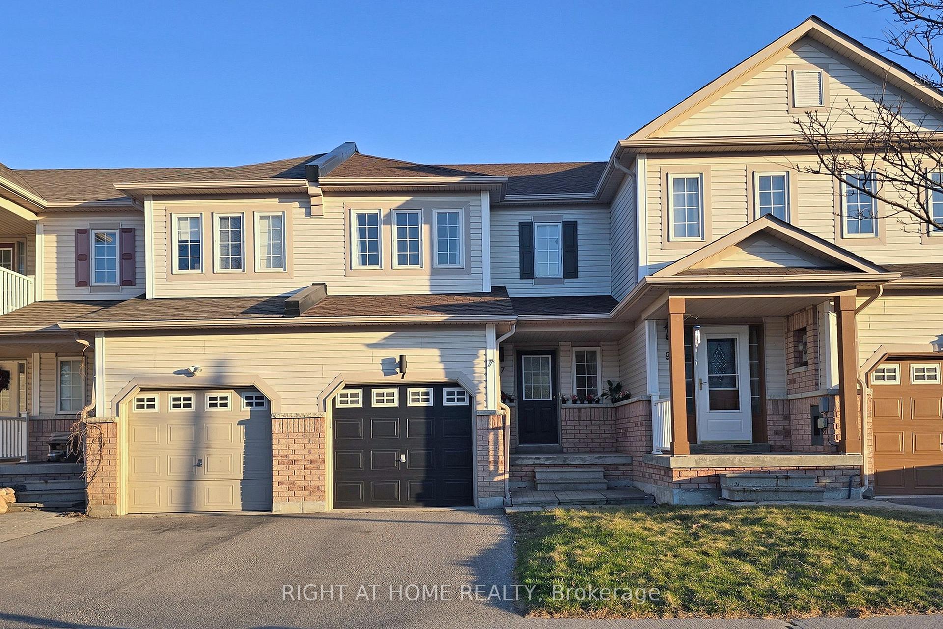 7 Macmillan Avenue, Whitby, ON, exterior