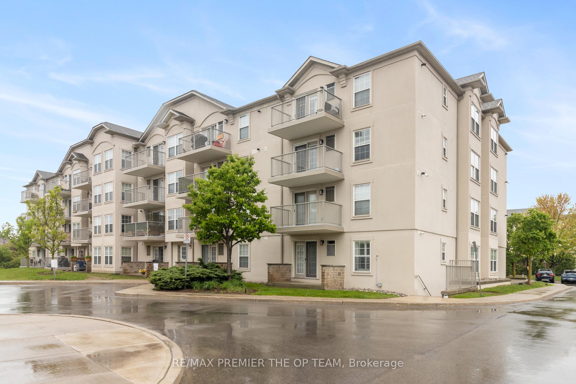 404 - 1440 Bishops Gate, Oakville, ON, exterior