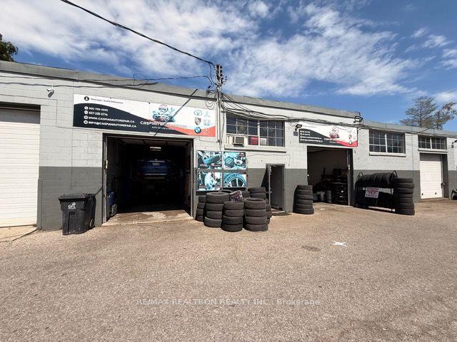 #2 - 395 Red Maple Road, Richmond Hill, ON, exterior