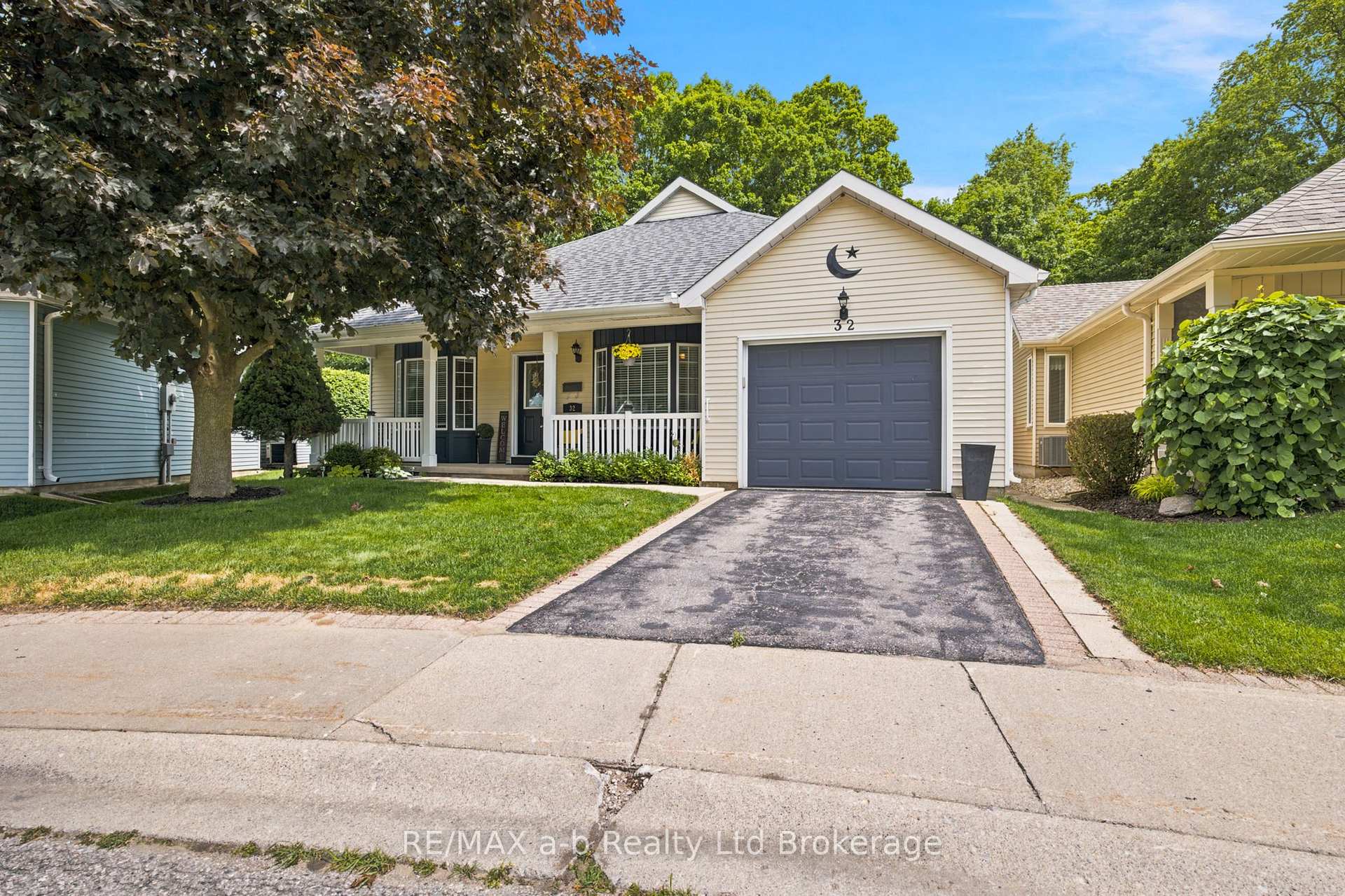 32 Wilkins Crescent, Tillsonburg, ON, exterior