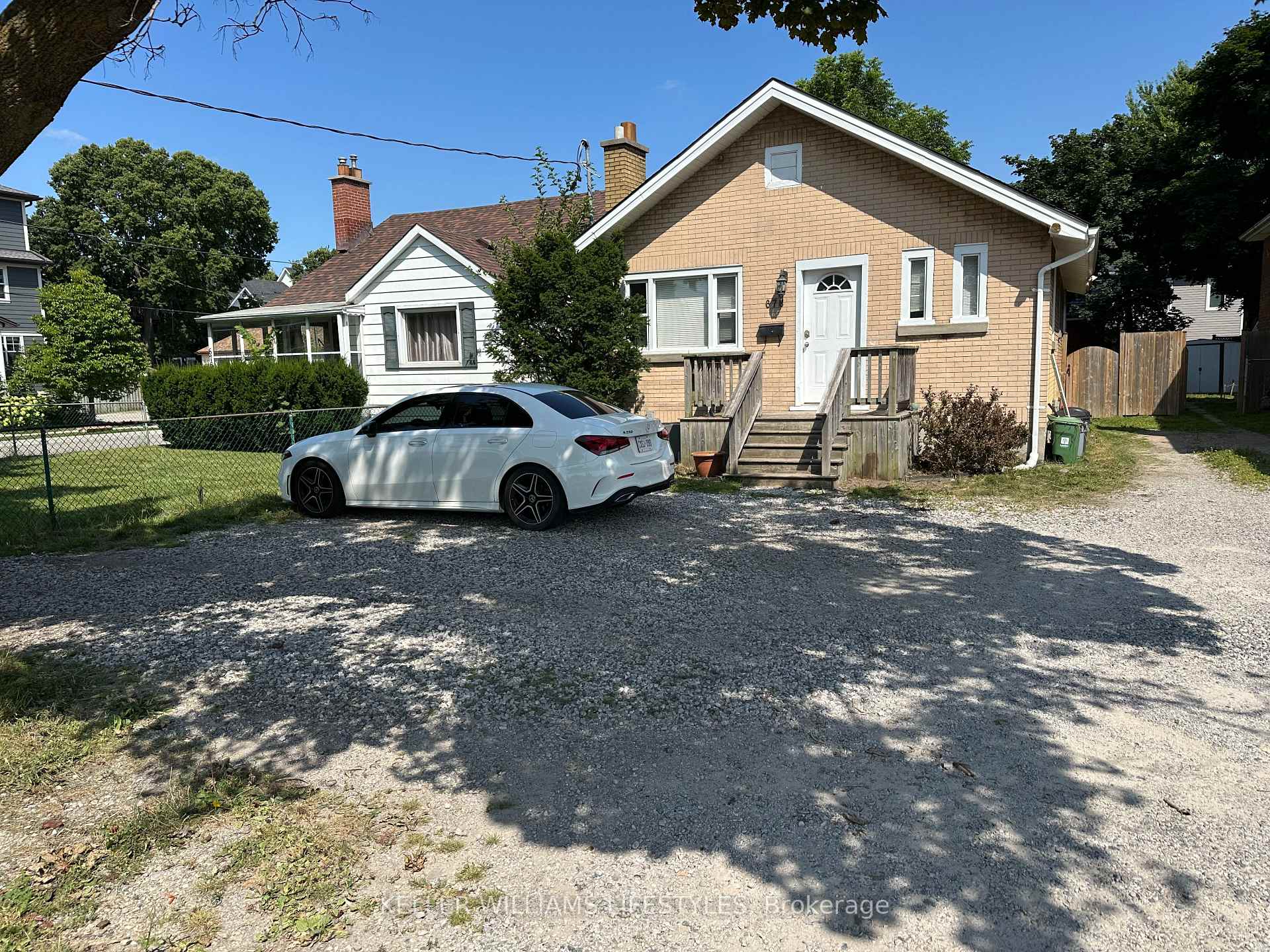 678 OXFORD Street E, London East, ON, exterior