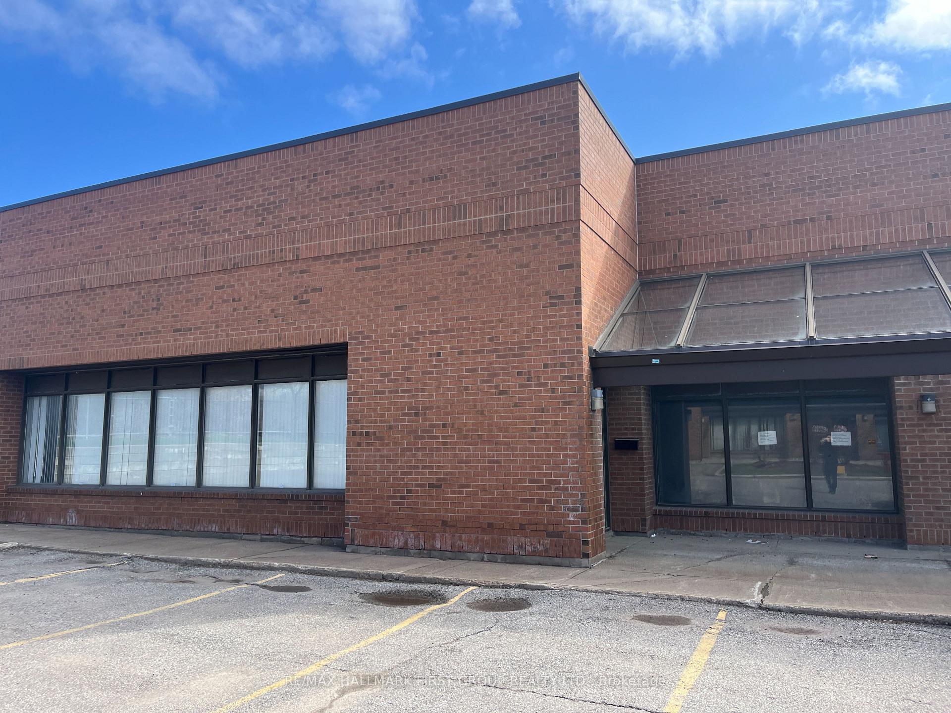 14 - 1410 Bayly Street, Pickering, ON, exterior
