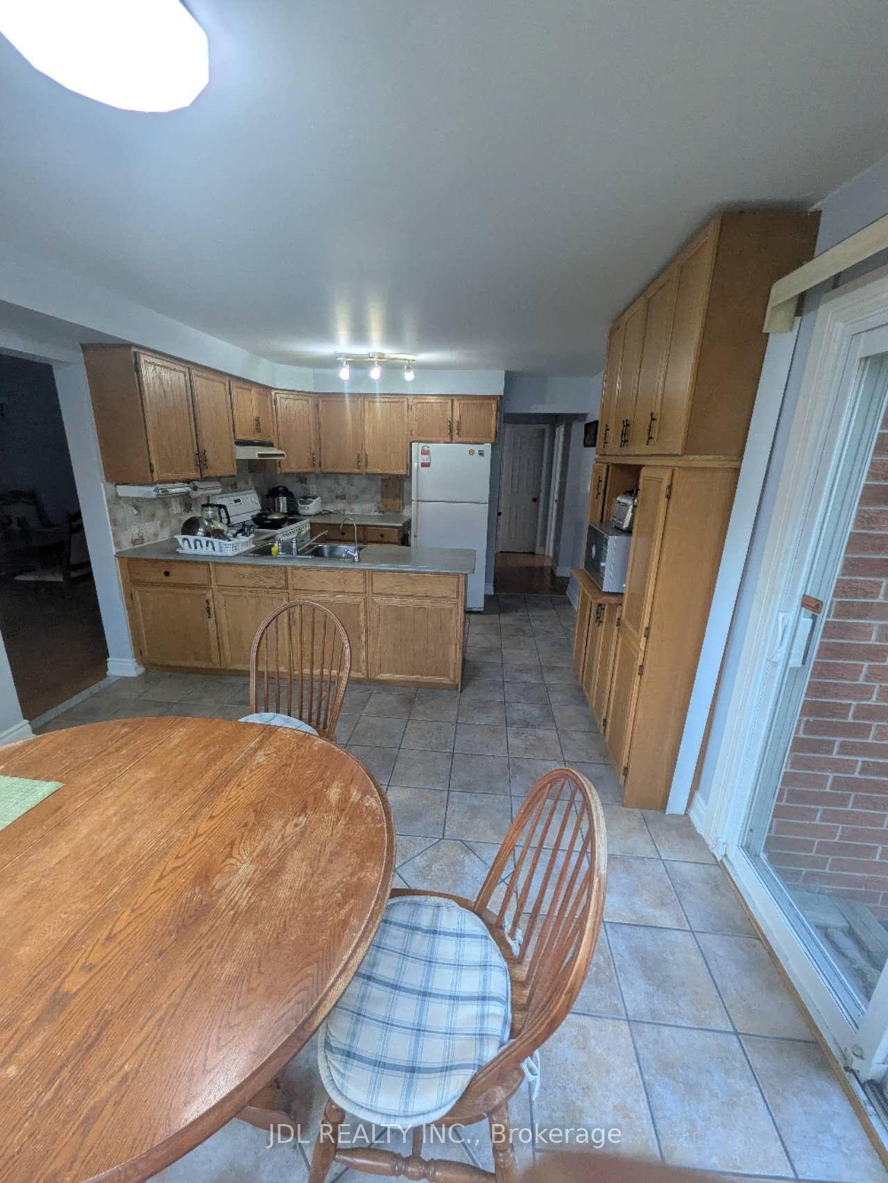 37 Garnish Green Grove, Markham, ON, exterior