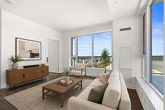 625 - 2 David Eyer Road, Richmond Hill, ON, exterior