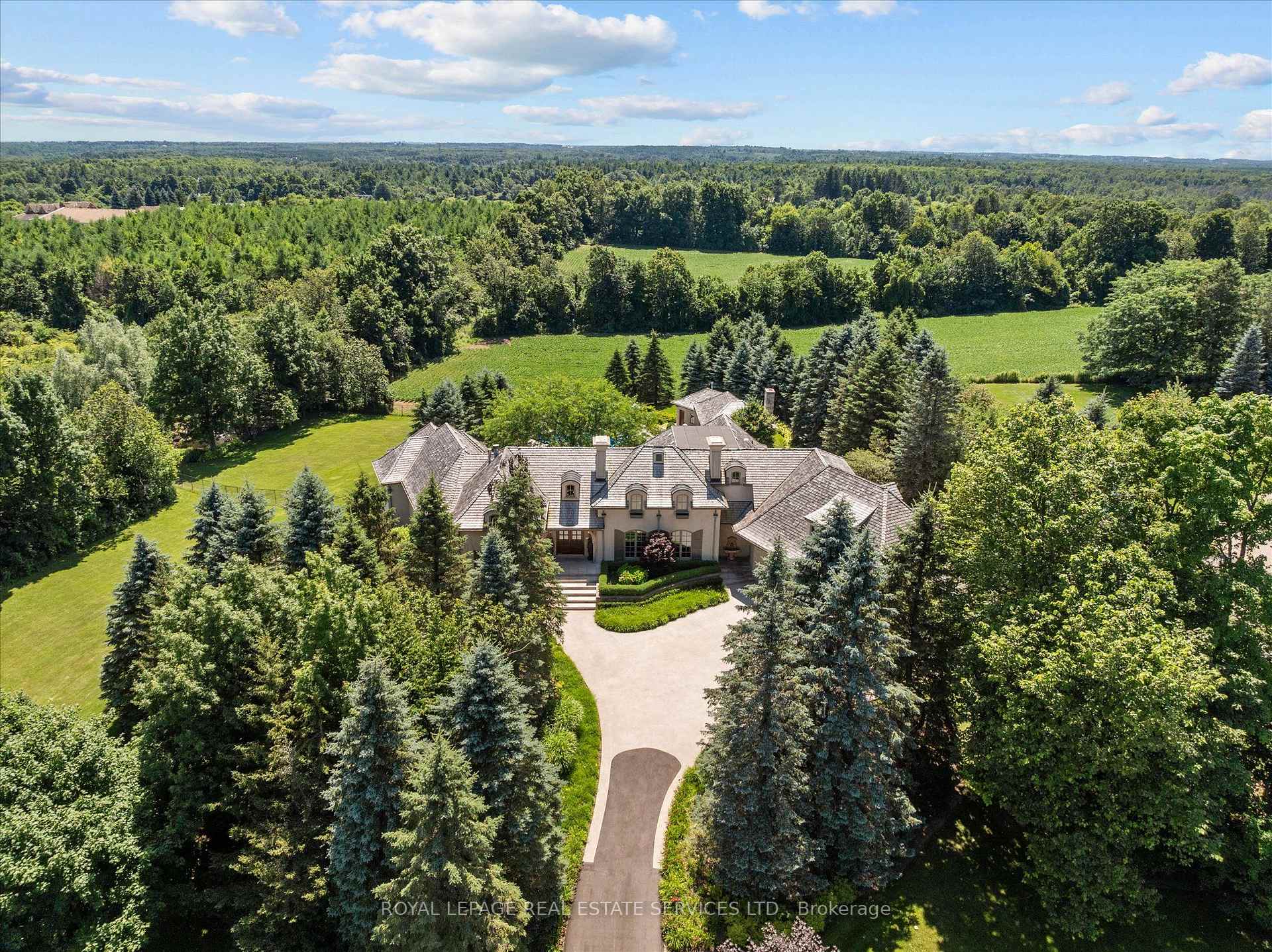 10090 Pineview Trail, Milton, ON, exterior