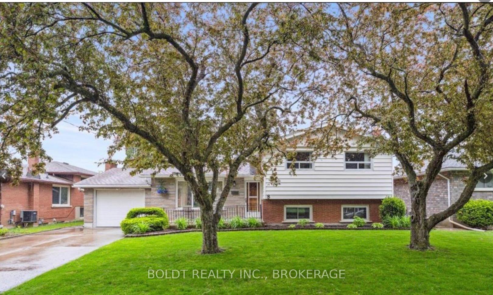 8 Pamela Drive, Thorold, ON, exterior