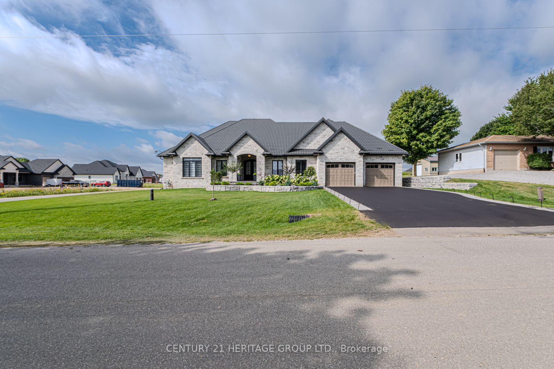 18 Bannister Street, Brant, ON, exterior