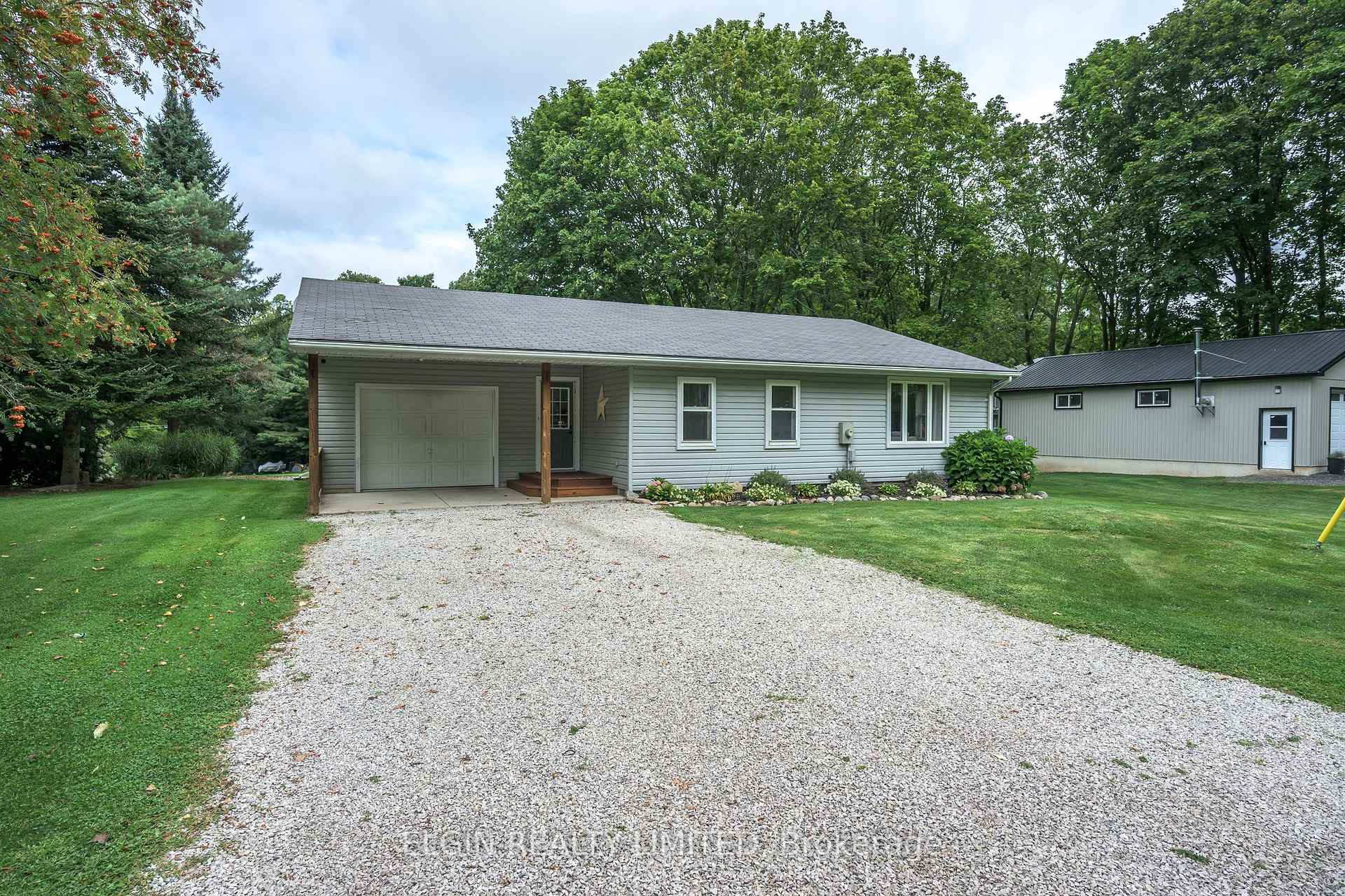 37388 LAKE Line, Southwold, ON, exterior