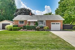 224 McKellar Street, Strathroy-Caradoc, ON, exterior