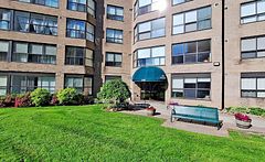 909 - 250 Davis Drive, Newmarket, ON, exterior