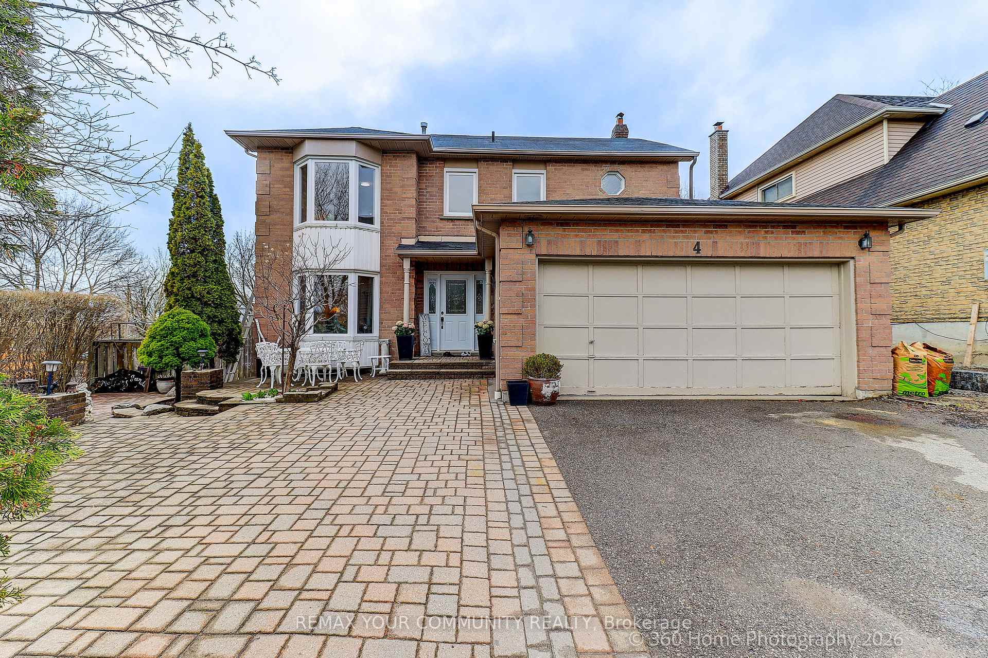4 Mayflower Street S, Whitby, ON, exterior