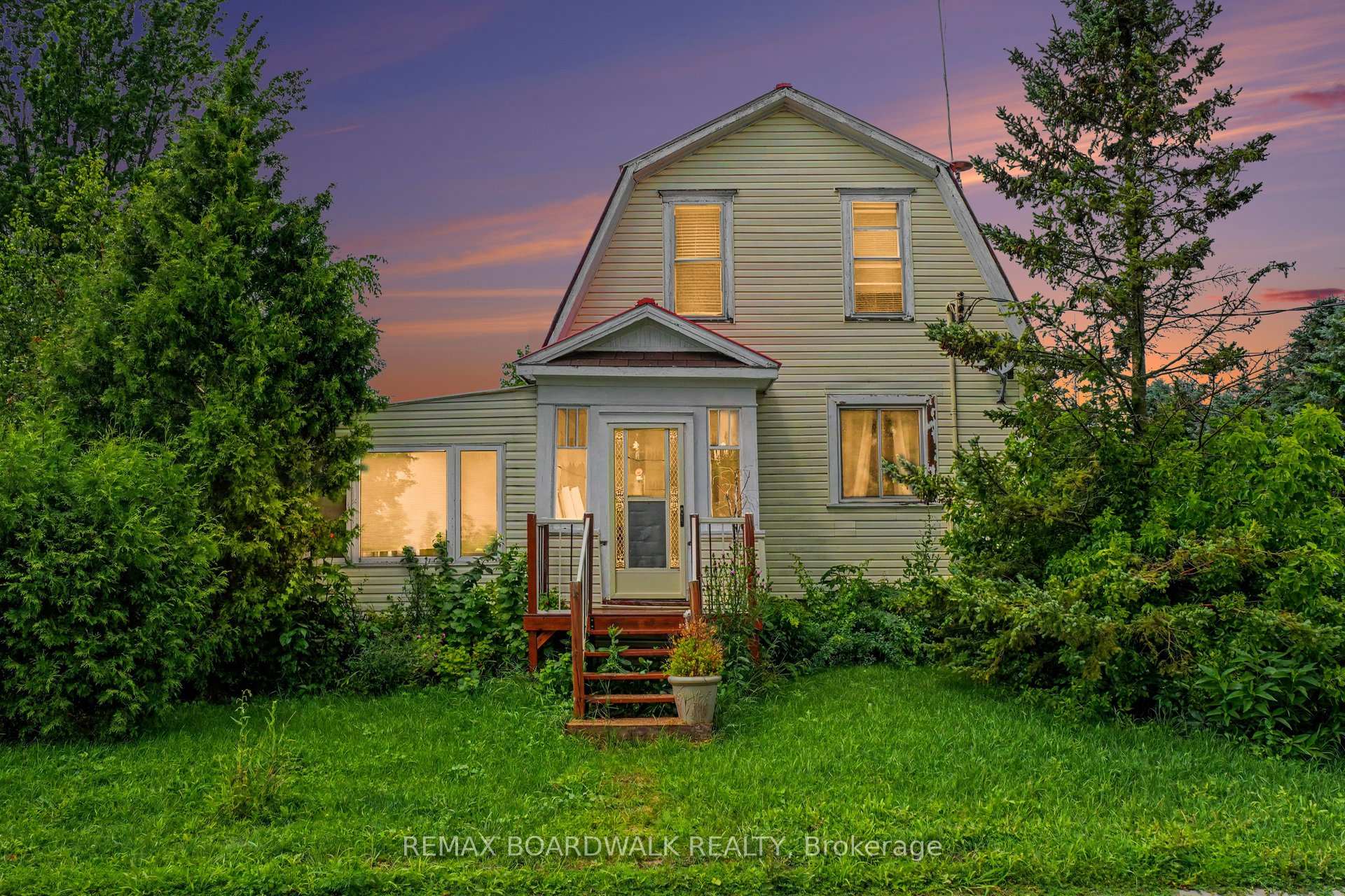 11049 Gilmour Road, South Dundas, ON, exterior