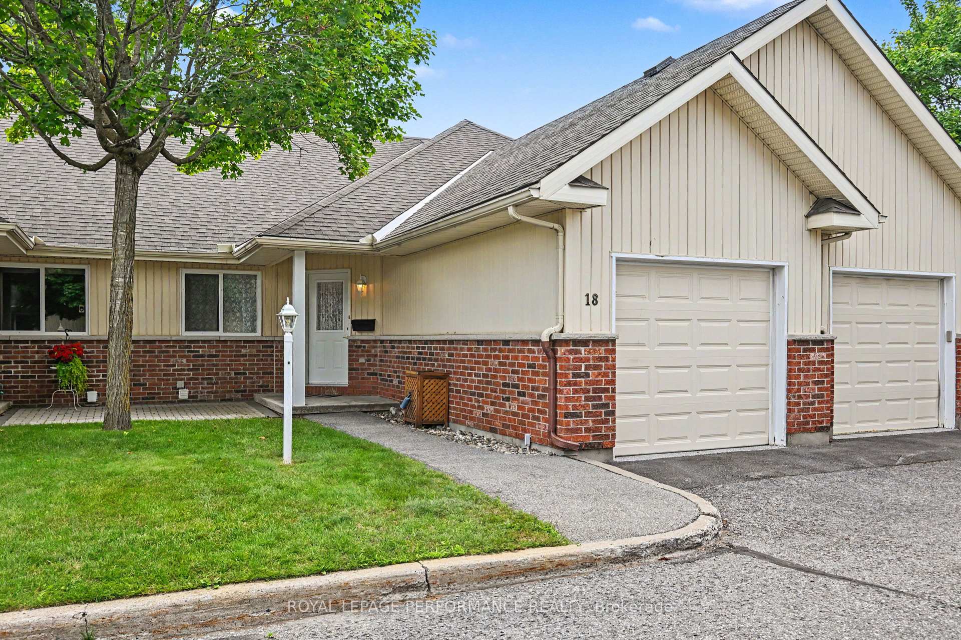 18 Daphne Crescent, Stittsville - Munster - Richmond, ON, exterior