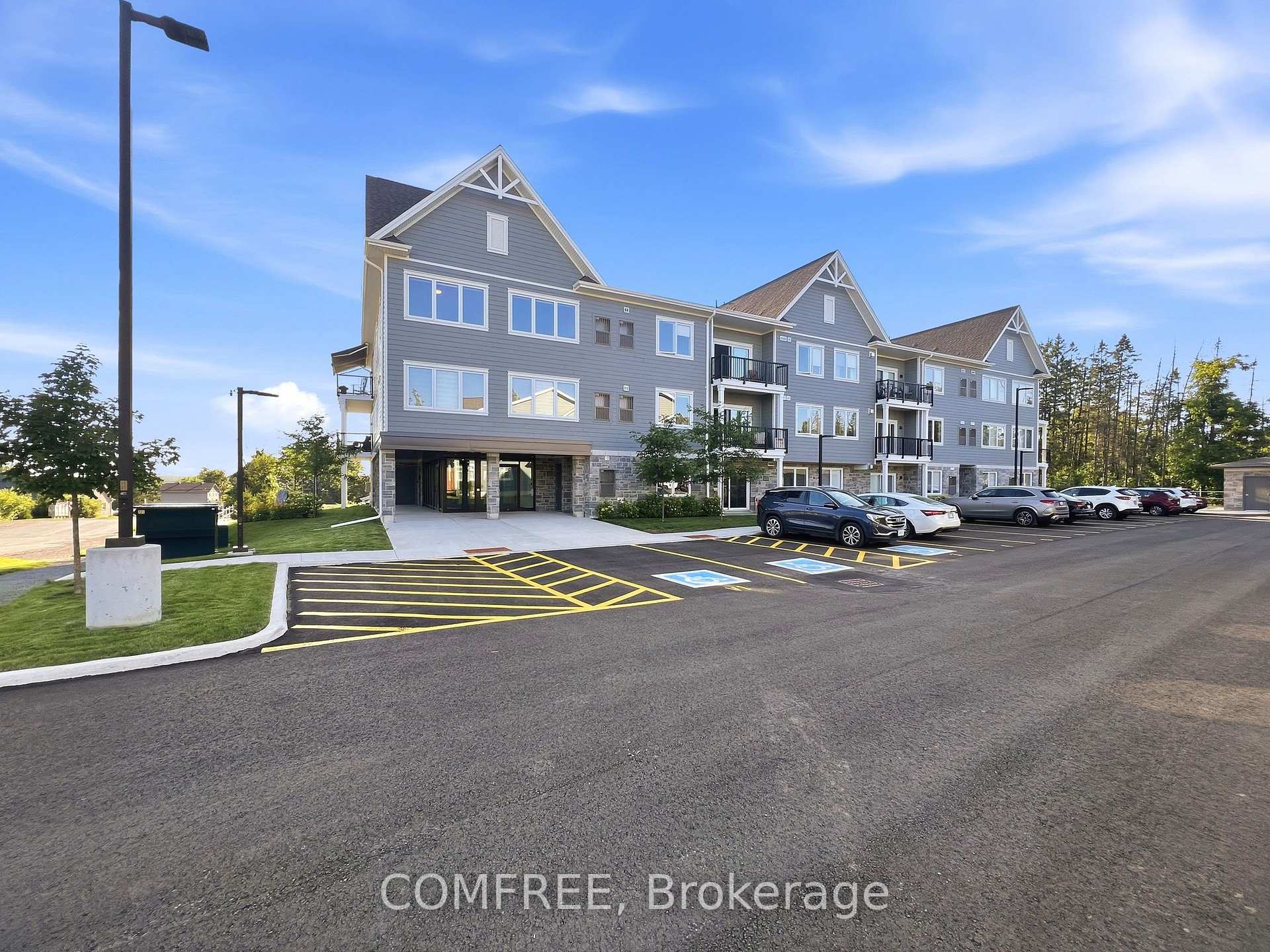 301 - 19 Hampton Lane, Selwyn, ON, exterior