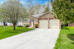 40 Fairway Crescent, Wasaga Beach, ON, exterior