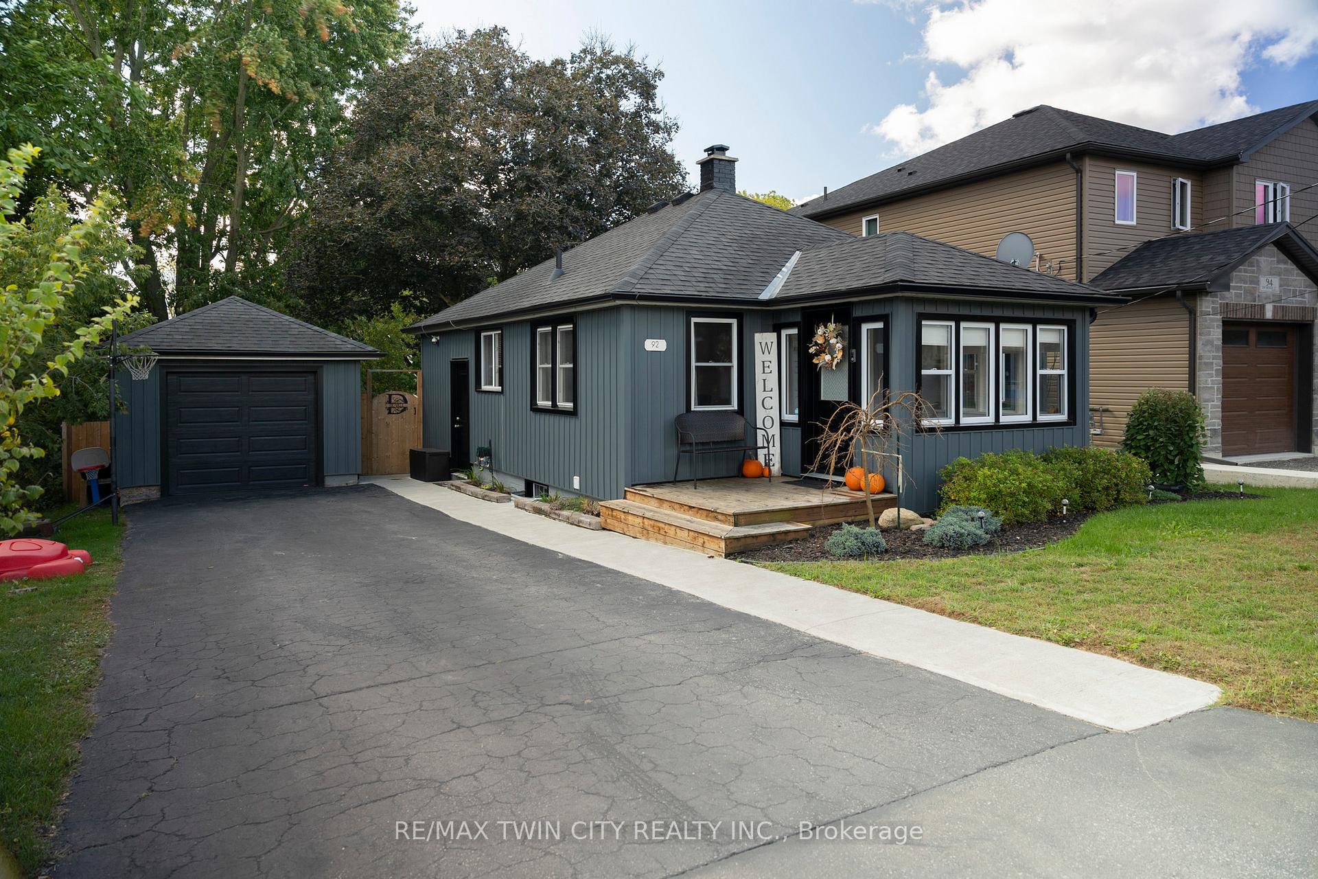 92 SOVEREIGN Street W, Norfolk, ON, exterior