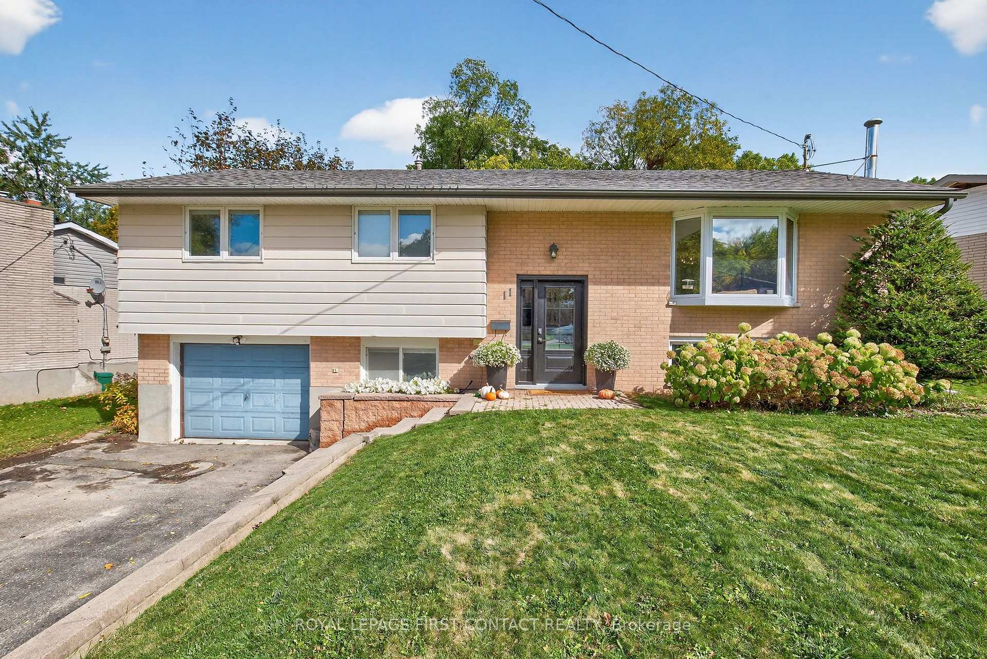 11 MacLaren Avenue, Barrie, ON, exterior