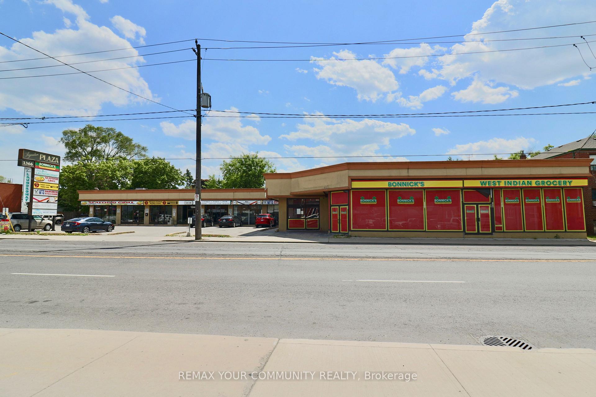 1370 Weston Road, Toronto W04, ON, exterior